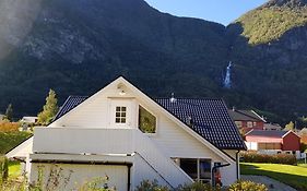 Bright And Cozy Apartment 1.5Km From City Centre